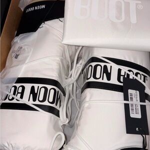 White moon boots